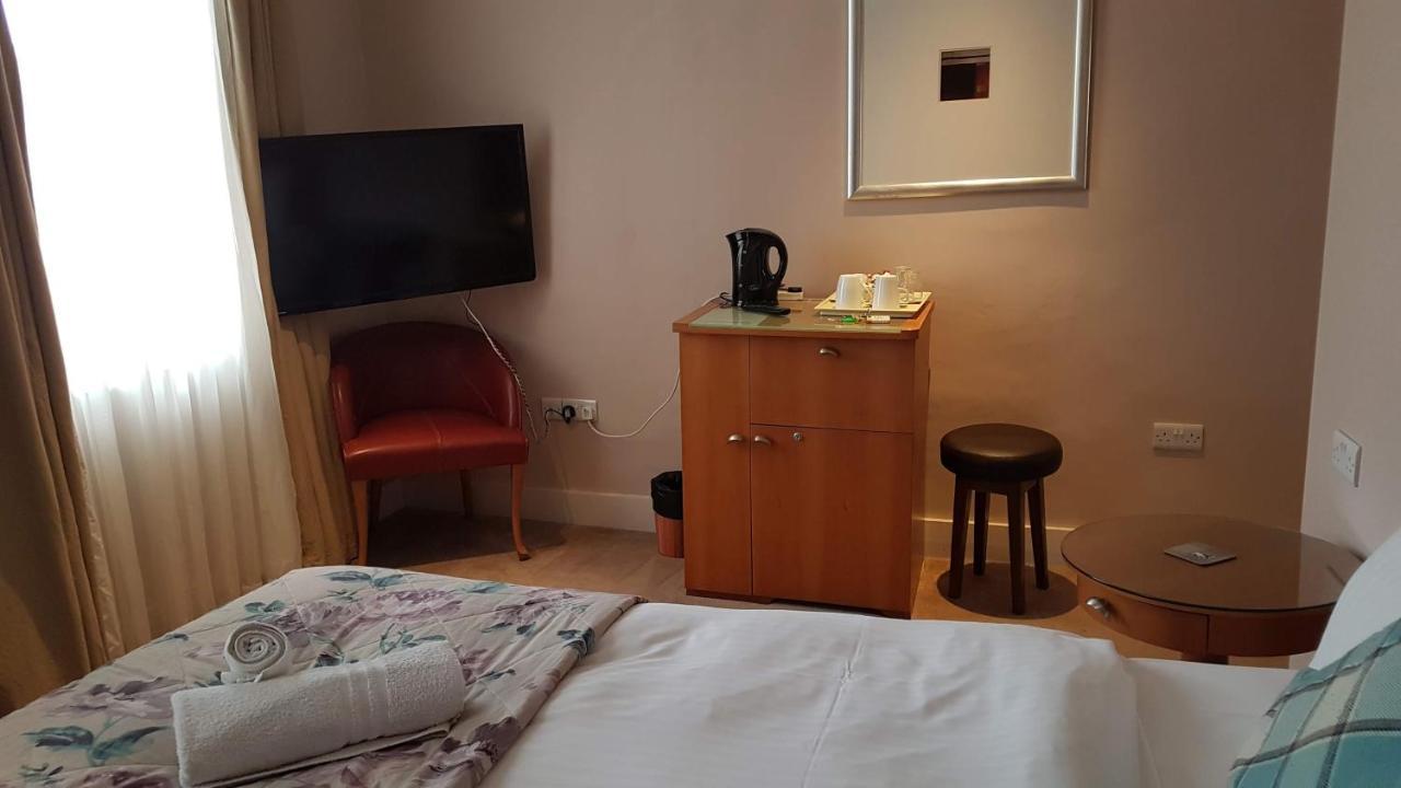 Hotel The Antelope At Upavon Esterno foto