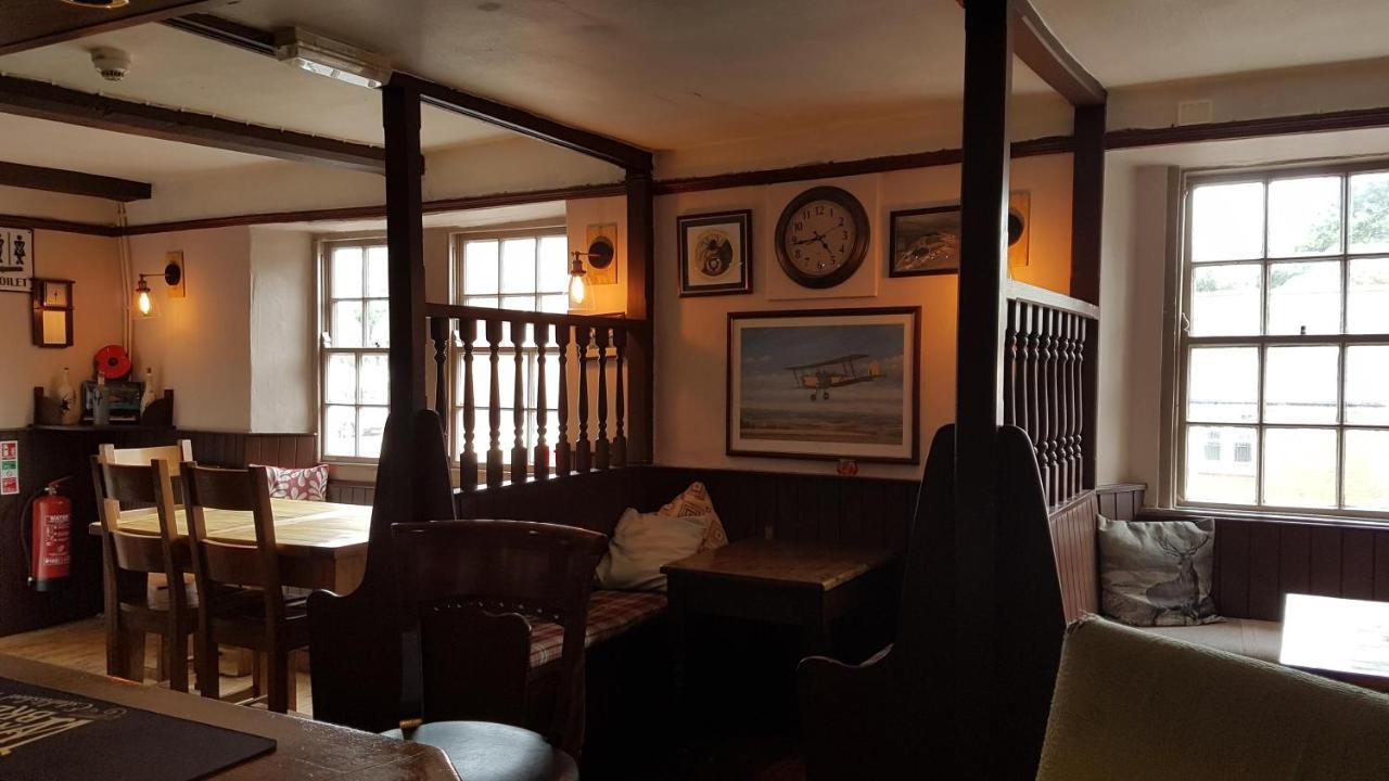 Hotel The Antelope At Upavon Esterno foto