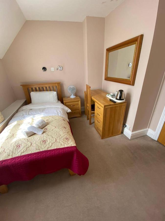 Hotel The Antelope At Upavon Esterno foto