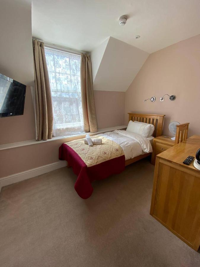 Hotel The Antelope At Upavon Esterno foto