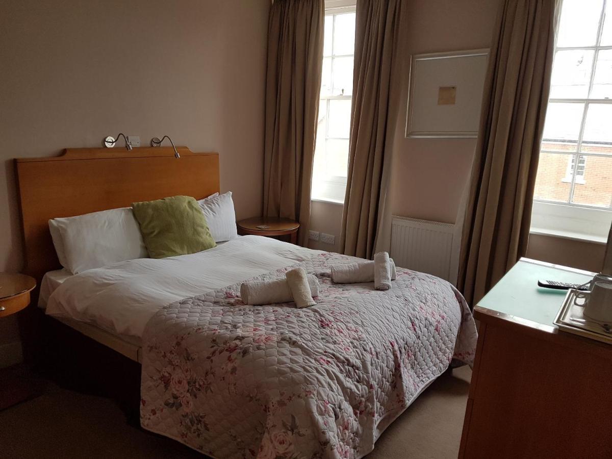 Hotel The Antelope At Upavon Esterno foto