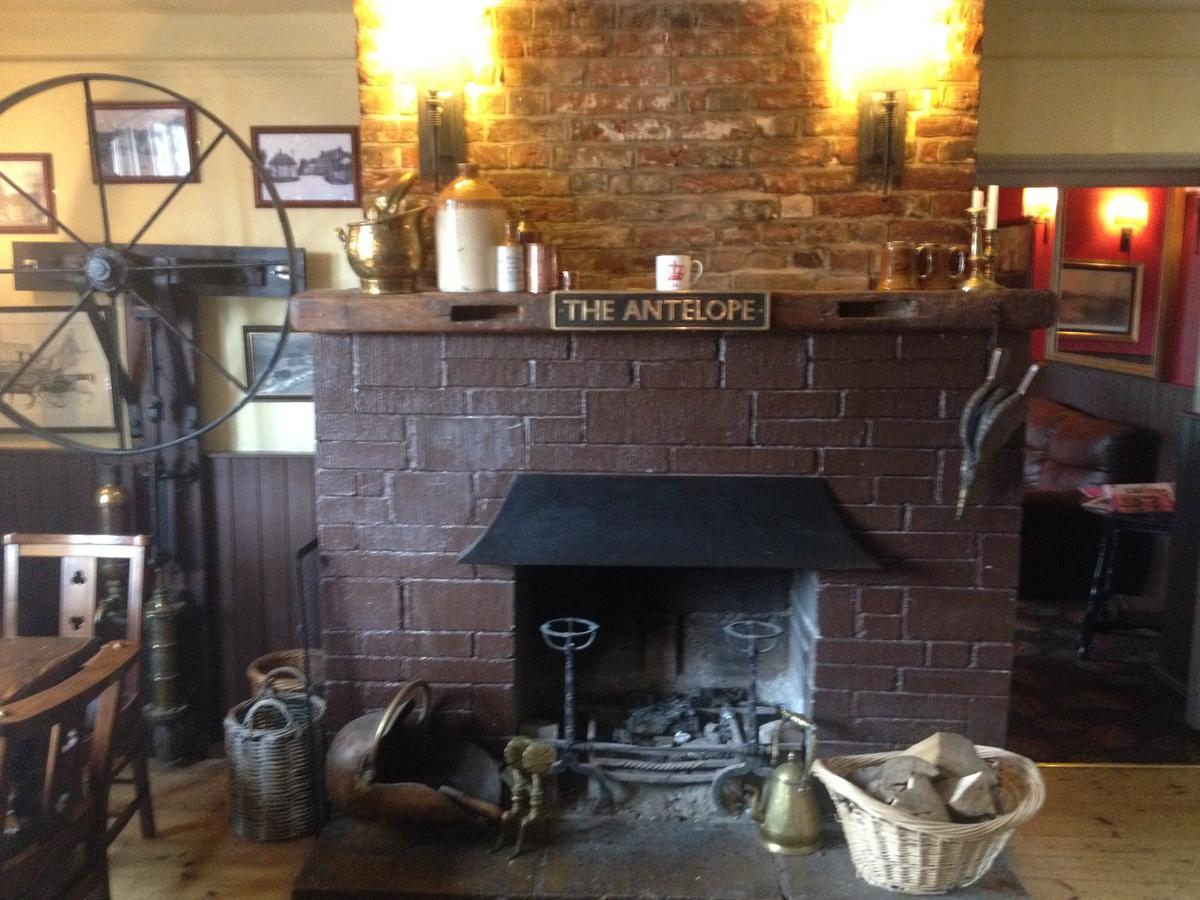 Hotel The Antelope At Upavon Esterno foto