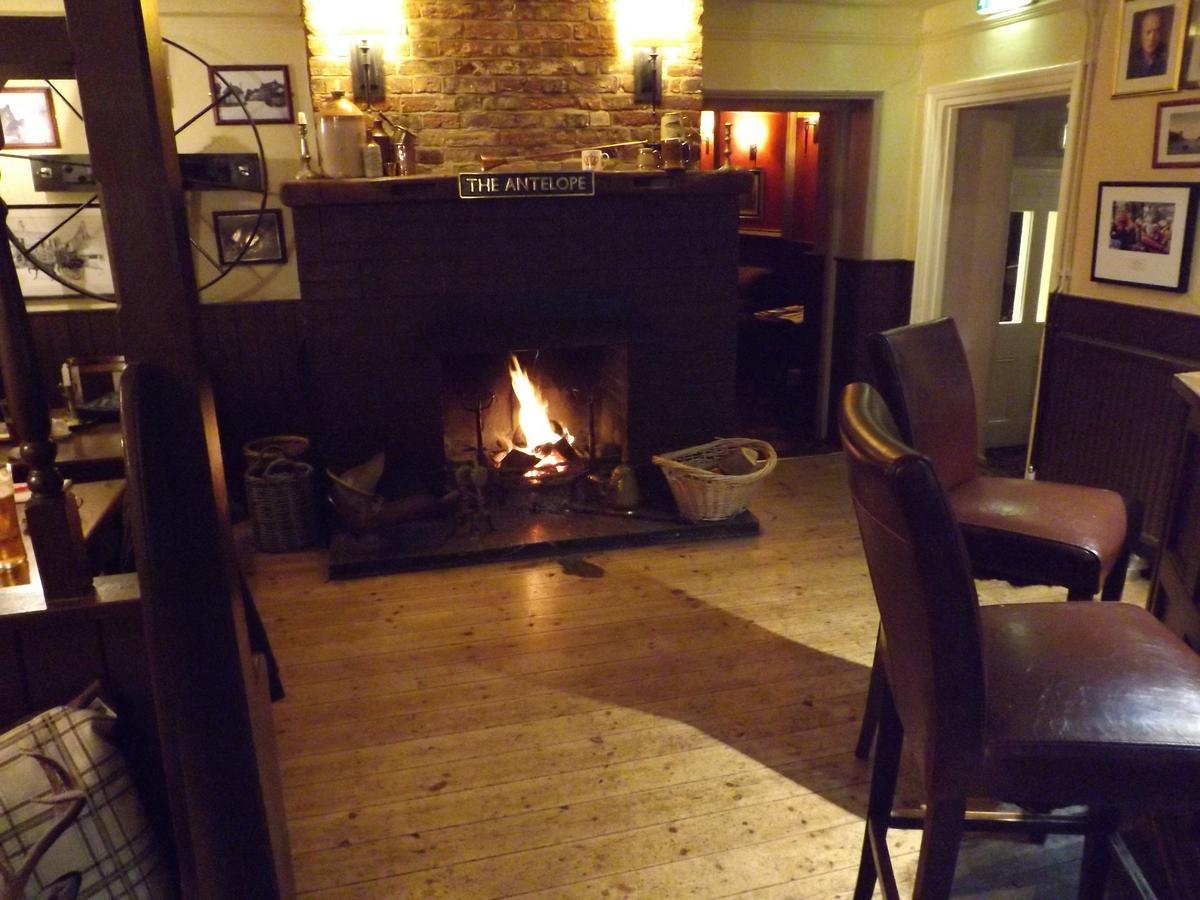 Hotel The Antelope At Upavon Esterno foto