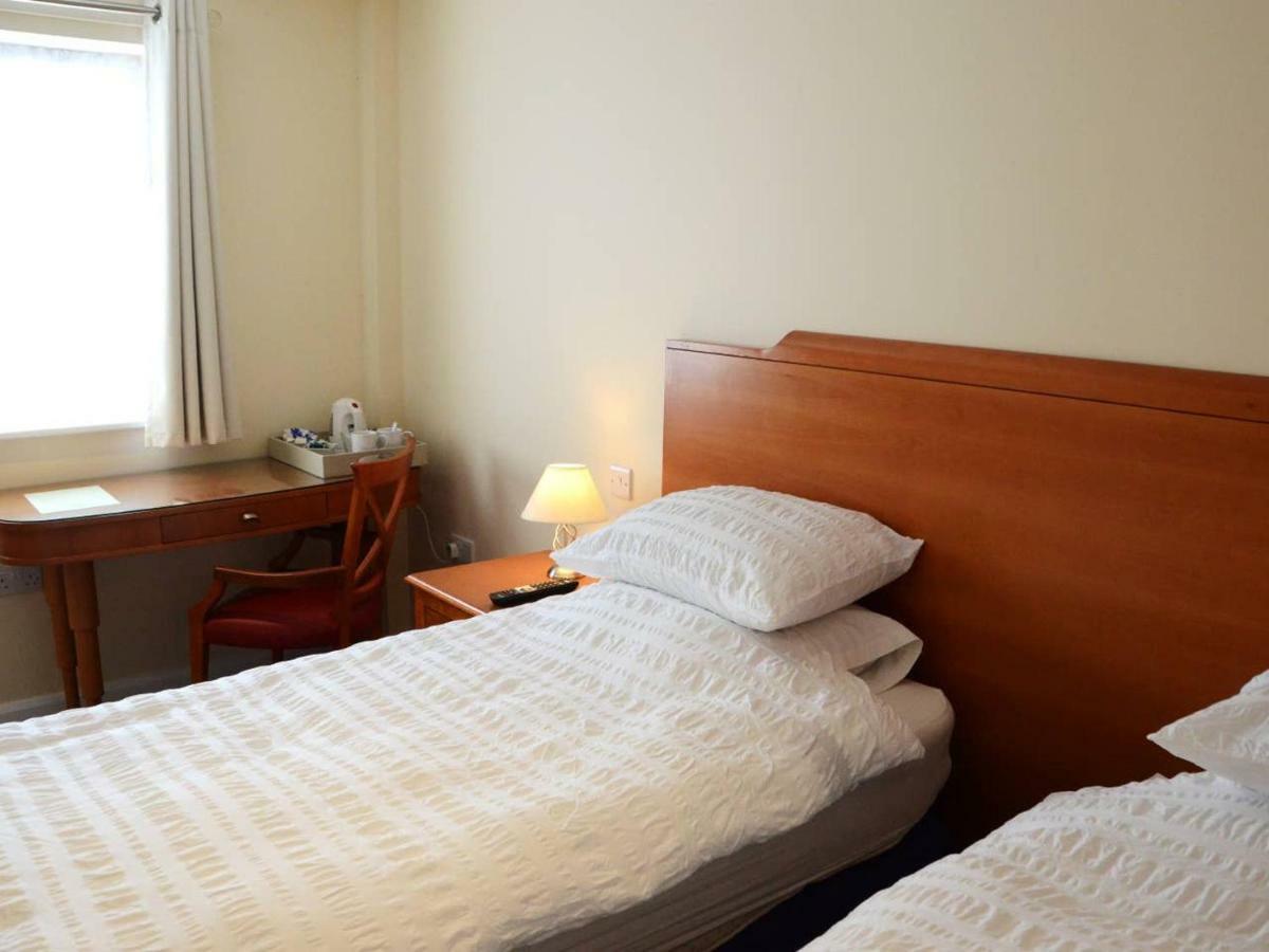 Hotel The Antelope At Upavon Esterno foto